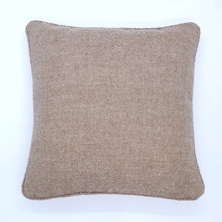 poduszka-boucle-bezowa-45x45-cm-2.jpg