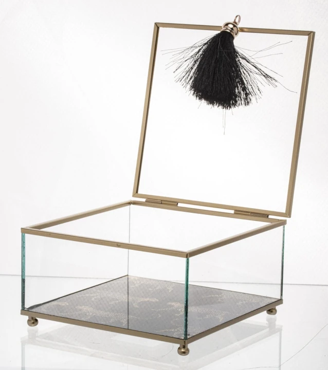 szklana-szkatulka-na-bizuterie-z-chwostem-3.jpg
