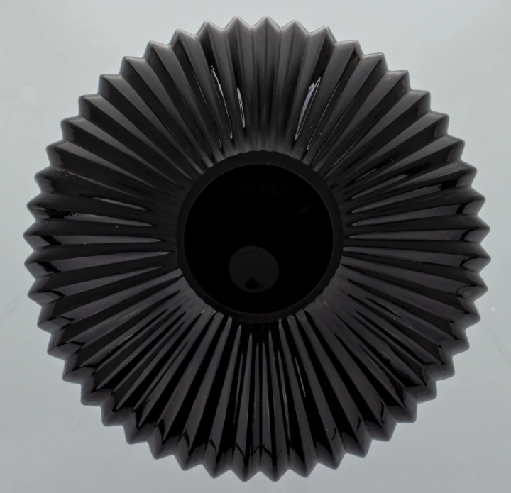 czarny-wazon-szklany-ryflowany-16cm-5.jpg
