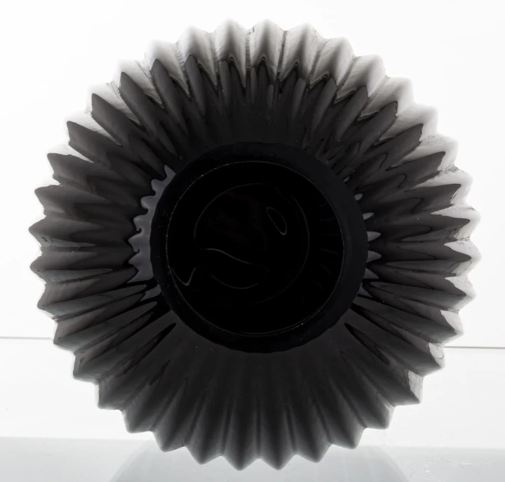 duzy-czarny-wazon-szklany-ryflowany-30cm-5.jpg