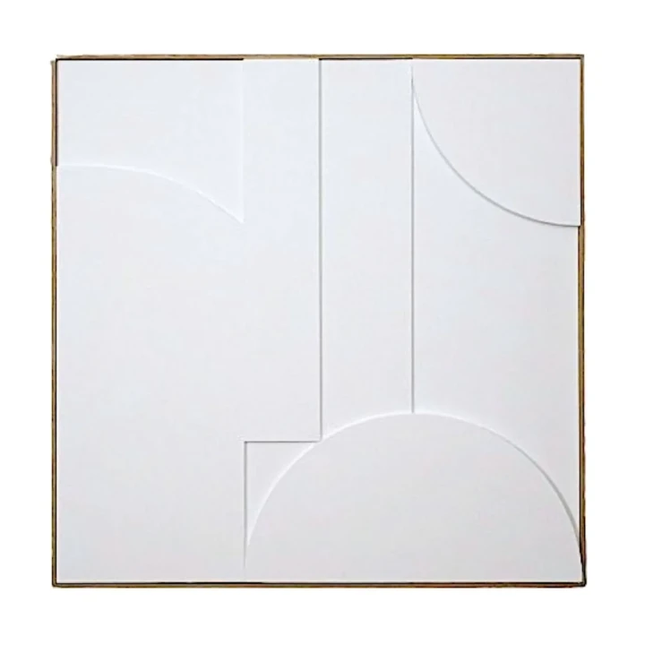 bialy-relief-geometryczny.webp