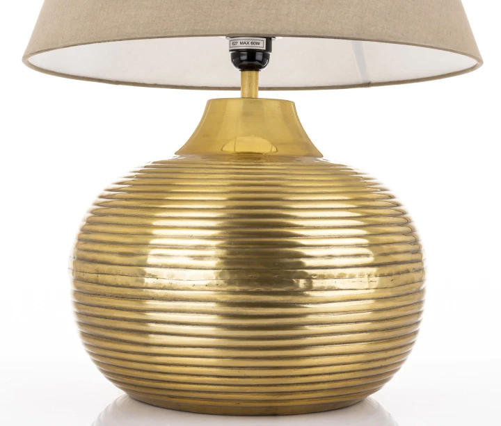 lampa-stolowa-zlota-z-bezowym-abazurem-4.jpg