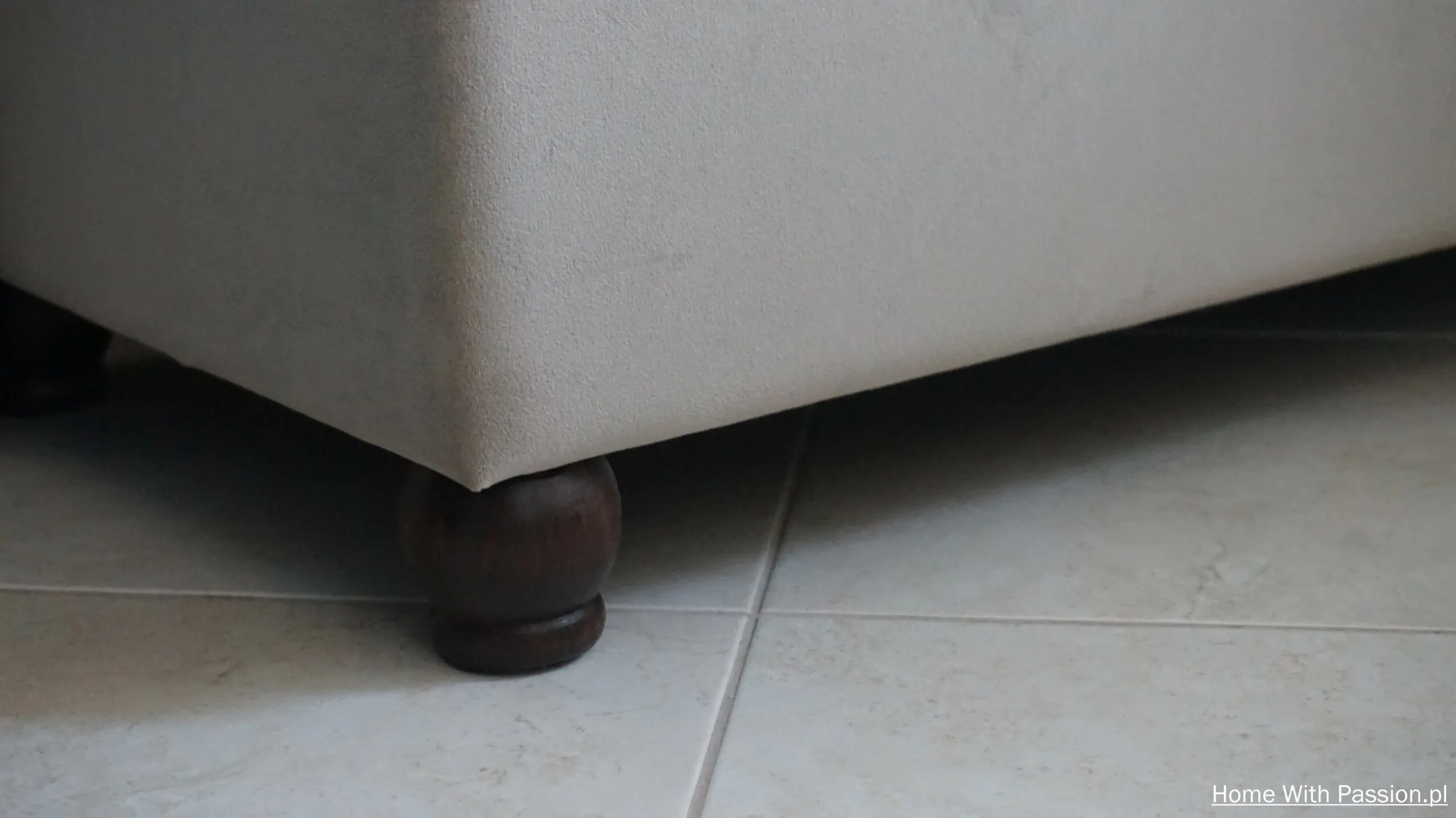 Drewniane nóżki do otomany DIY – stabilna podstawa mebla tapicerowanego