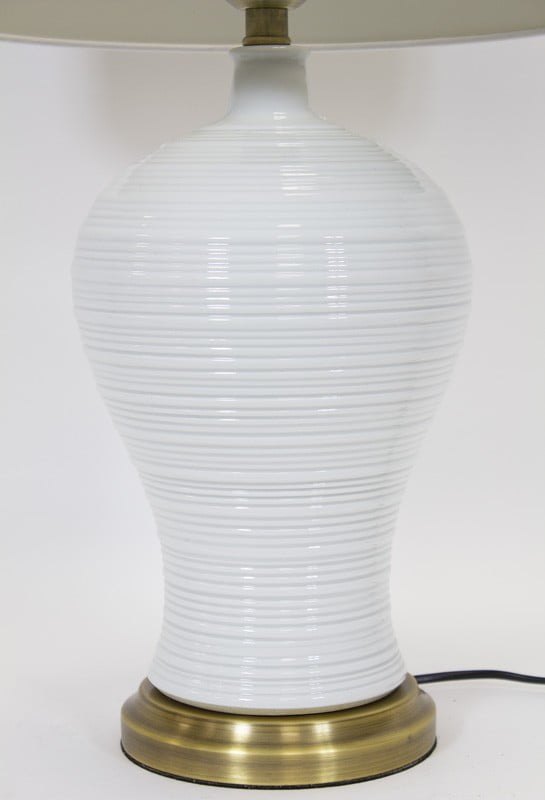 lampa stołowa biała ceramiczna z abażurem