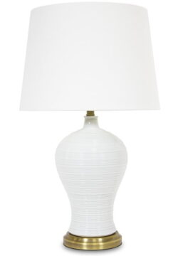 lampa stołowa biała z abażurem w stylu Hampton