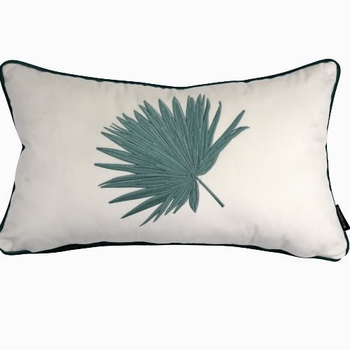 poduszka dekoracyjna z haftem liścia palmy w kolorze miętowym w stylu Hampton