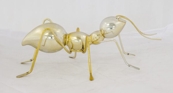 dekoracje do domu - figurka mrówka złota